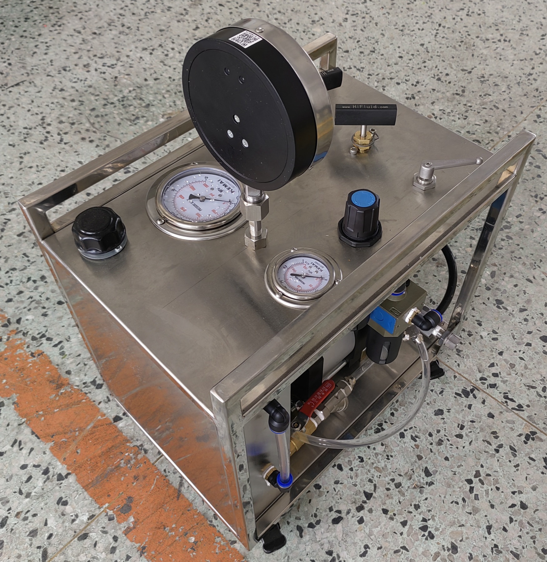Pressure gauge, pneumatic components and tubing layout of hydro-pneumatic booster system